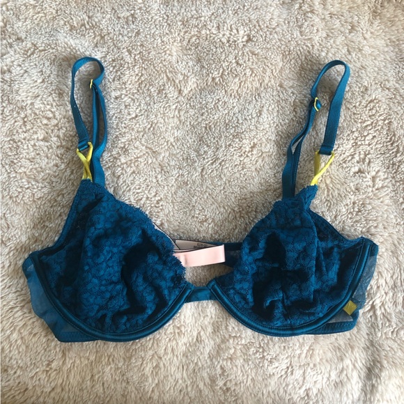 Victoria’s Secret Unlined Demi Bra - Picture 3 of 3